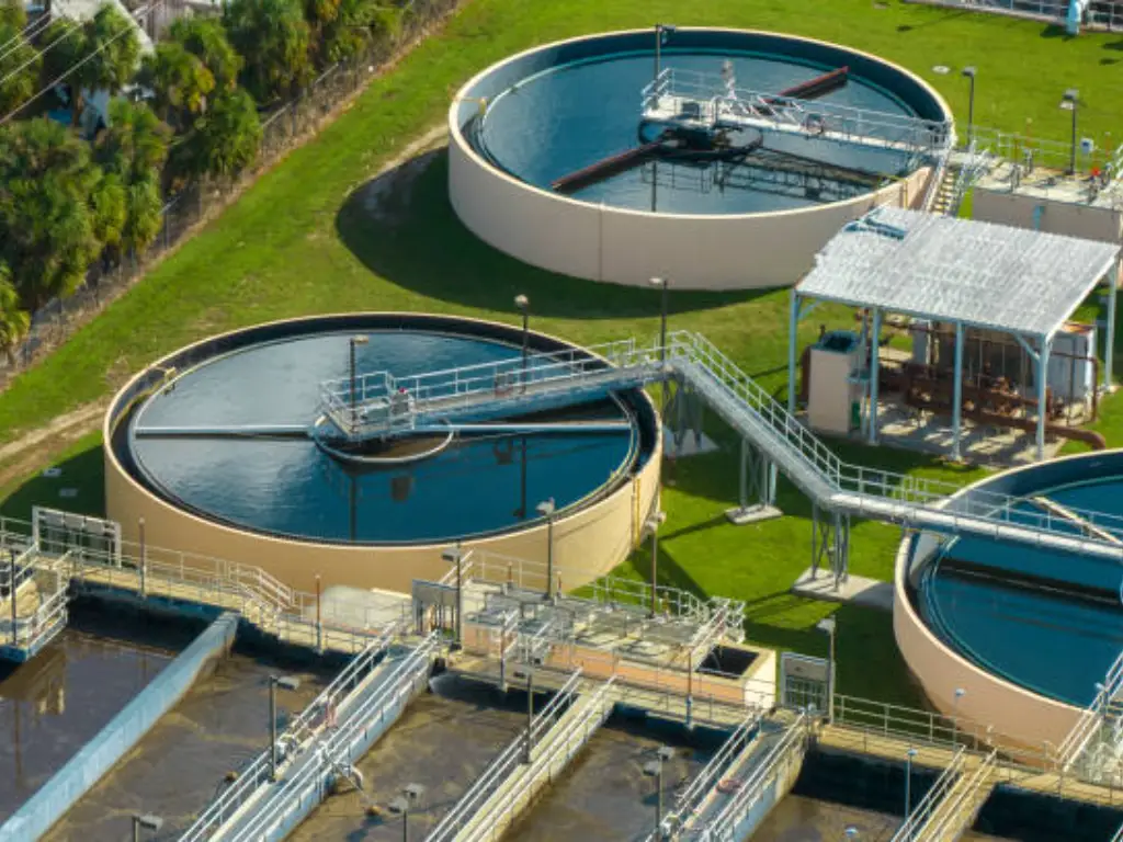 how does a sewage treatment plant work 1